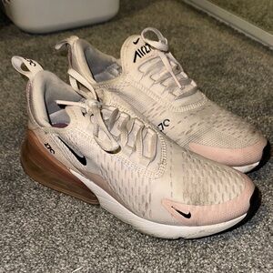 Nike Air Max 270 in Cream and Pink